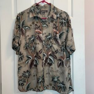 Men’s large like new short sleeve, light weight shirt